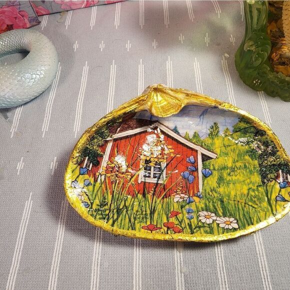 DECOUPAGE CLAM SHELL DECOUPAGE RED BARN TRINKET DISH - Picture 4 of 8
